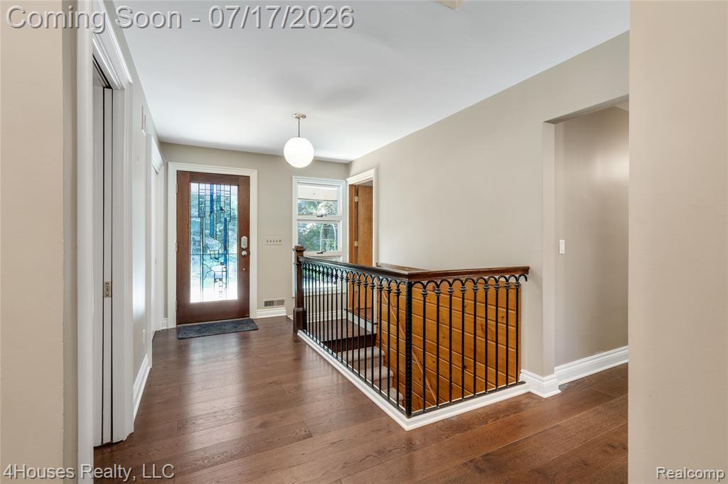 5717 Sussex Drive, Troy, MI 48098 — Photo 13