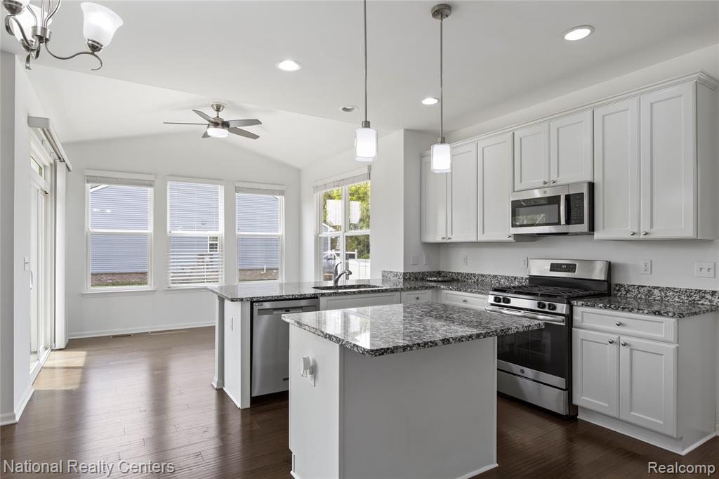451 Goodrich, Wixom, MI — Photo 11