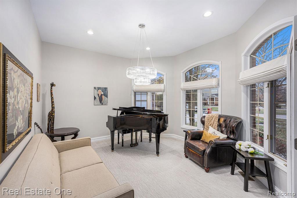 562 SPRINGVIEW Drive, Rochester, MI 48307 — Photo 10