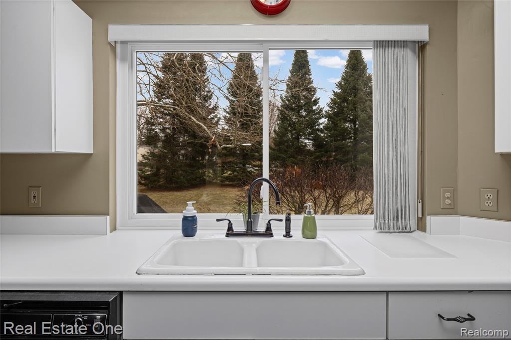 6335 Stonehearth Pass, Grand Blanc, MI 48439 — Photo 16