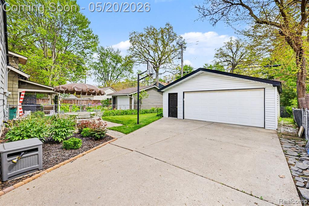 614 Gardenia Avenue, Royal Oak, MI 48067 — Photo 2