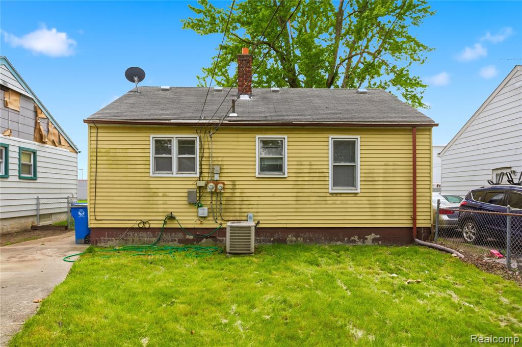 26316 Powers Avenue, Dearborn Heights, MI 48125 — Photo 29