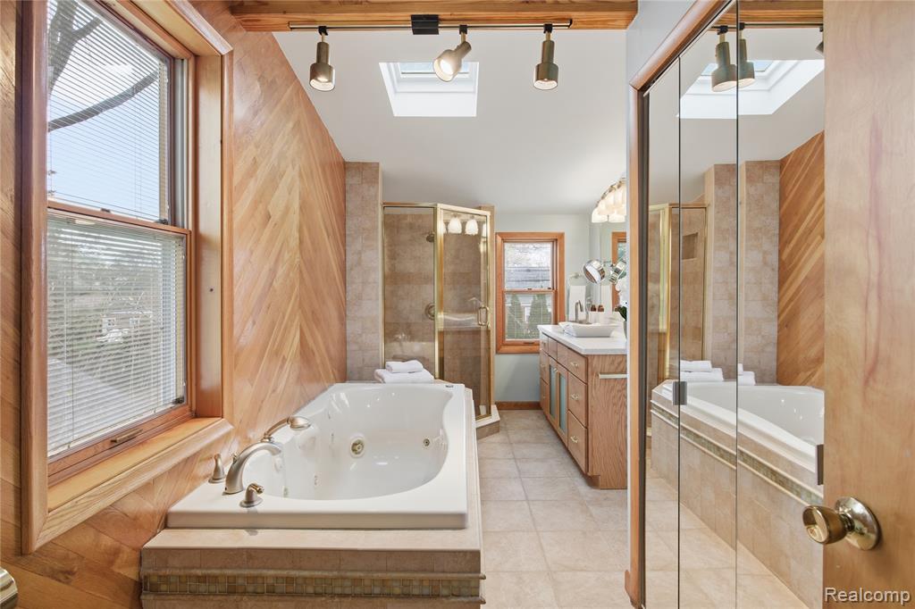 10404 Hart Avenue, Huntington Woods, MI — Photo 31