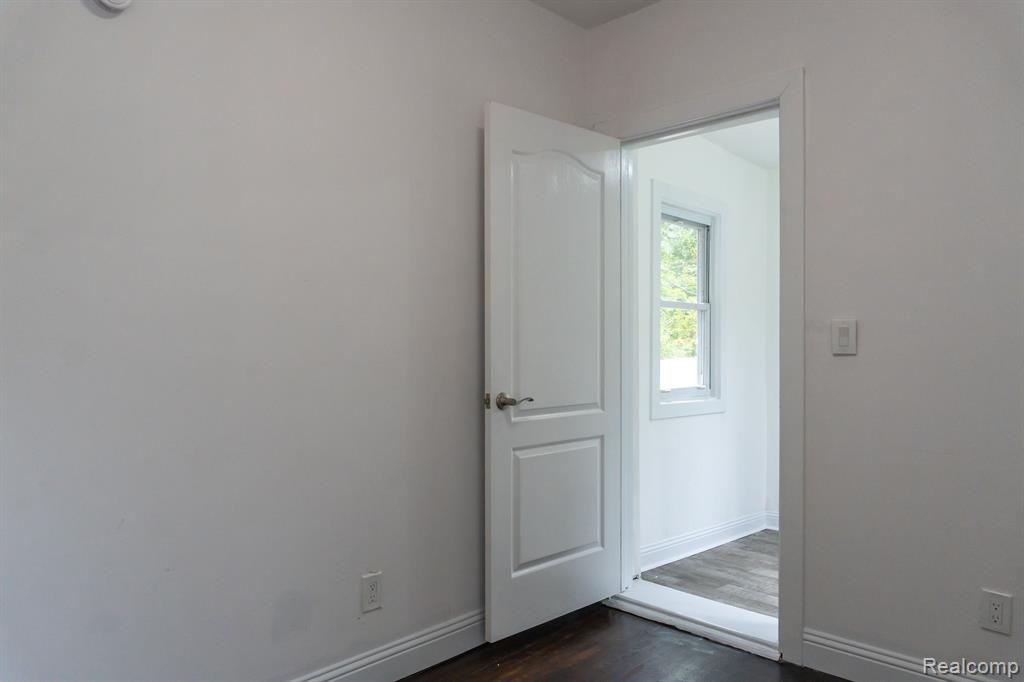 3927 SAINT CLAIR Street, Detroit, MI 48214 — Photo 10