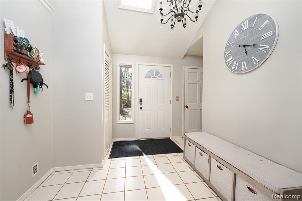 9820 Oakhurst Road, Holly, MI 48442 — Photo 2