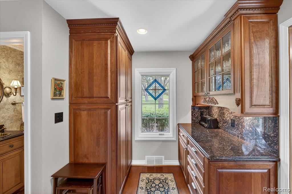 13960 Ridgewood Drive, Plymouth, MI 48170 — Photo 16
