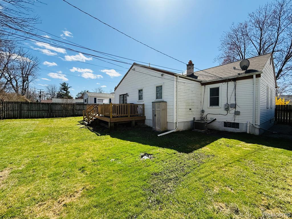 669 CHIPPEWA Street, Mount Clemens, MI 48043 — Photo 41