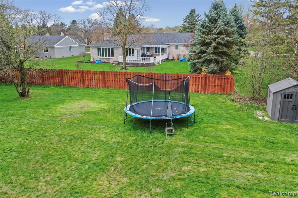 9332 Oakmont Drive, Grand Blanc, MI 48439 — Photo 11