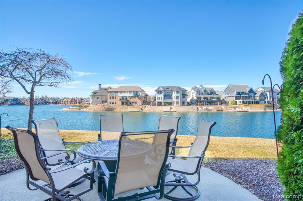 10725 WATERFALL, South Lyon, MI 48178 — Photo 40
