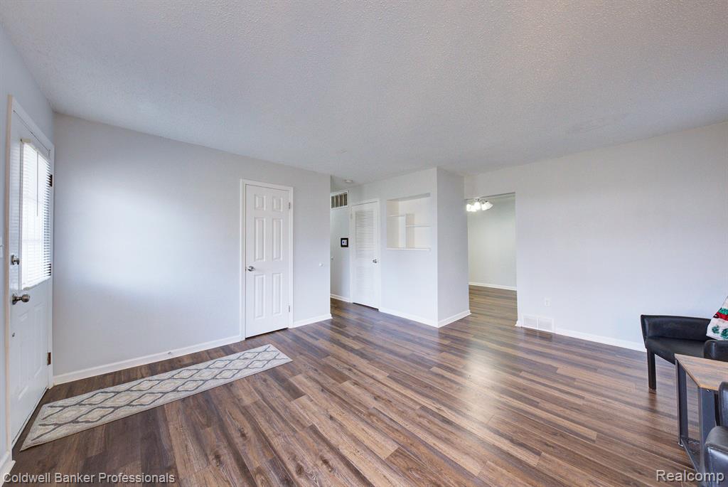 709 RICHARD Street, Holly, MI 48442 — Photo 5