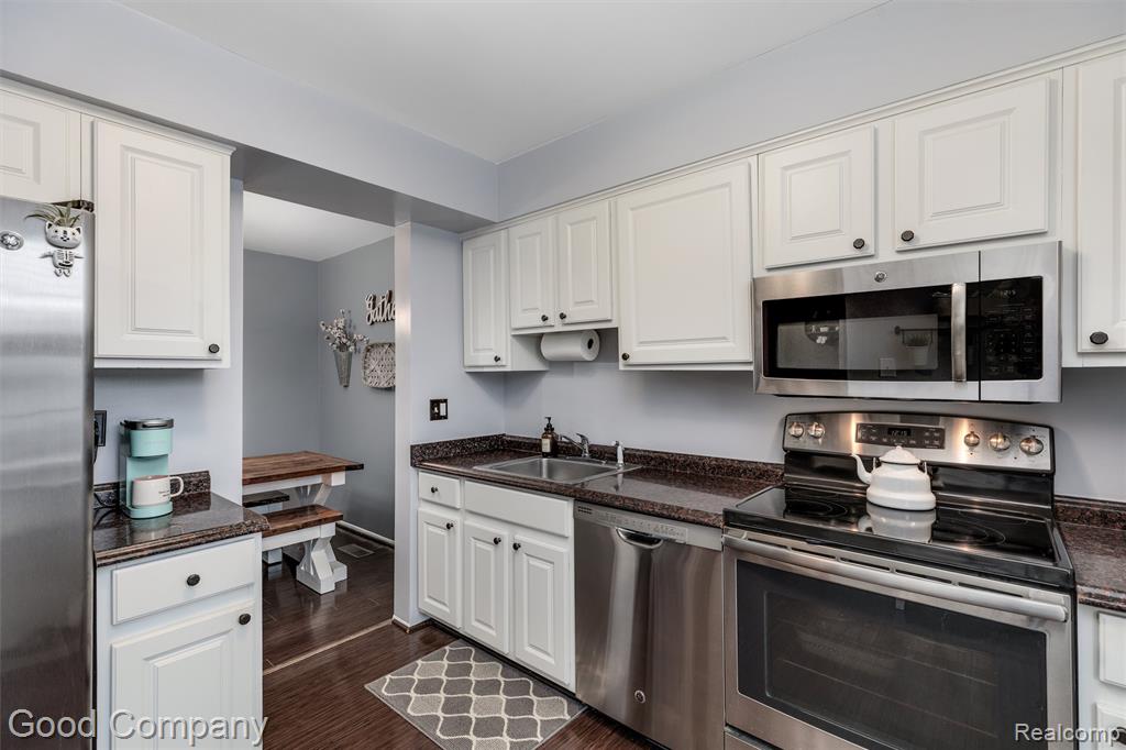 42146 Farragut Court, Northville, MI 48167 — Photo 10