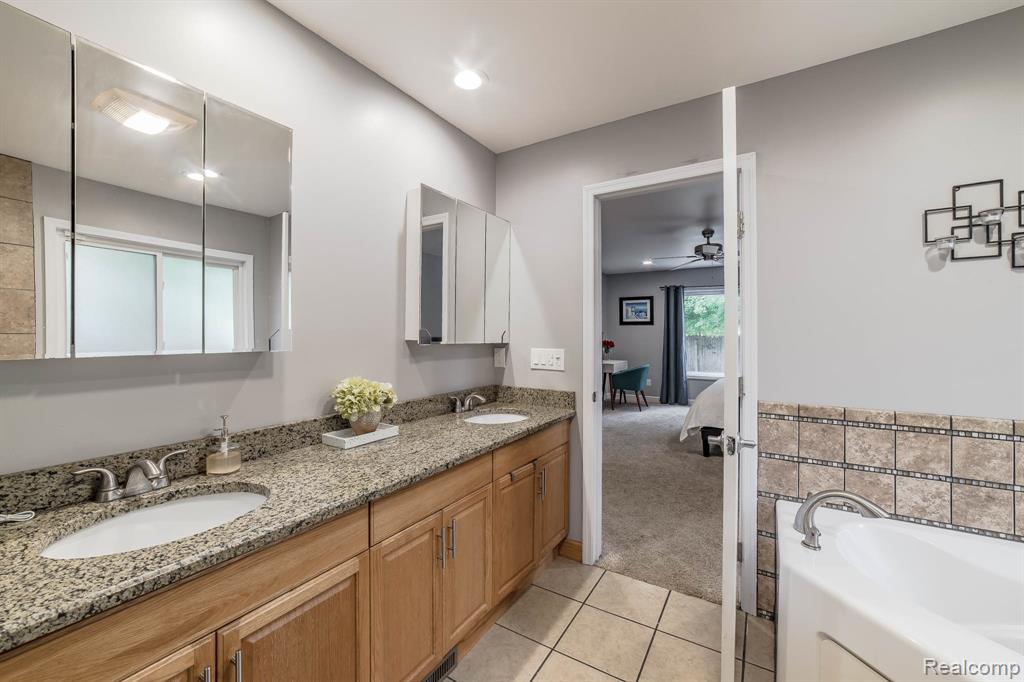 46555 Dequindre Road, Rochester Hills, MI 48307 — Photo 41