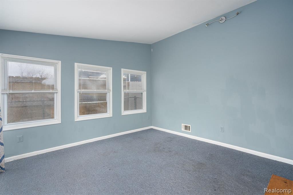 6585 Dolphin Street, Dearborn Heights, MI 48127 — Photo 28