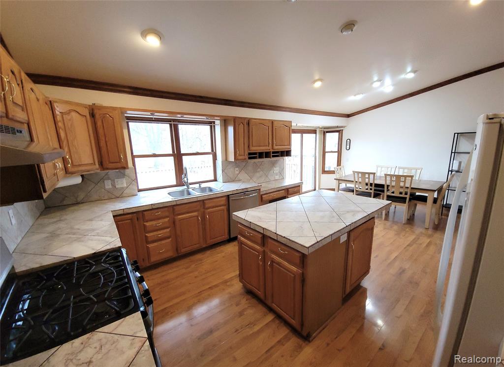 890 Tyrone Avenue, Waterford, MI 48328 — Photo 5