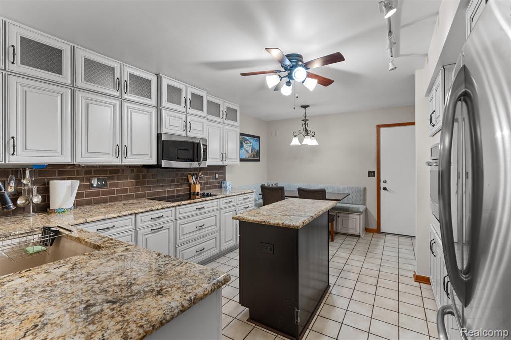6859 Tangle Wood, Waterford, MI 48327 — Photo 14