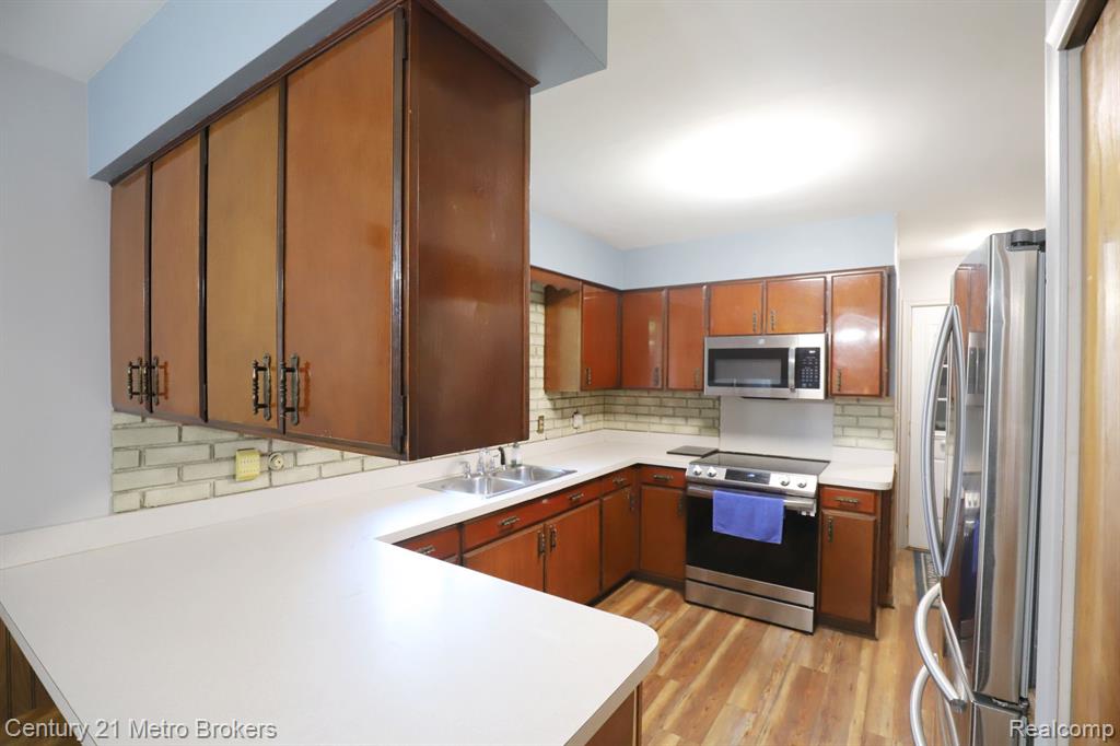 G-3366 W COURT Street, Flint, MI 48532 — Photo 8