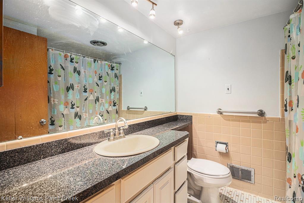 8160 Busch Street, Center Line, MI 48015 — Photo 13