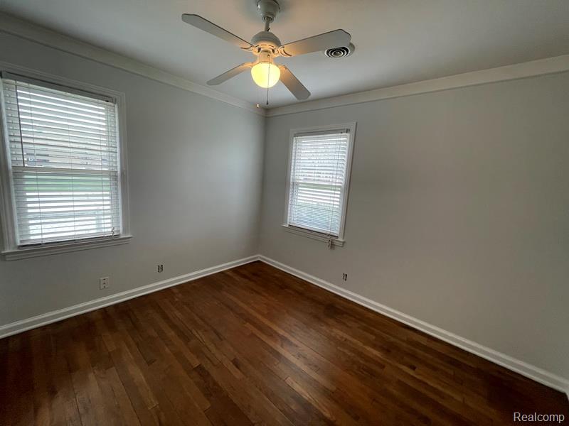 26604 GROVELAND Street, Madison Heights, MI 48071 — Photo 10