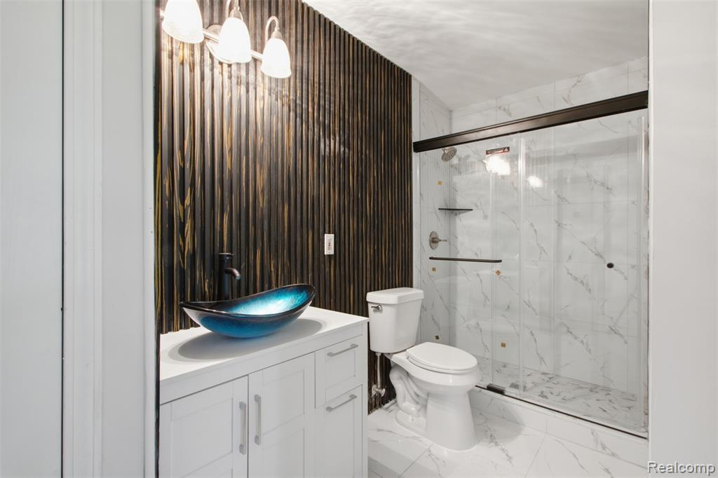 41837 King Edward Court, Clinton Twp, MI 48038 — Photo 17