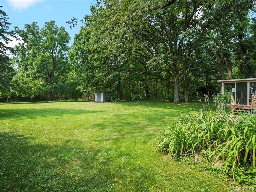 46275 W 11 Mile Rd, Novi, MI — Photo 9