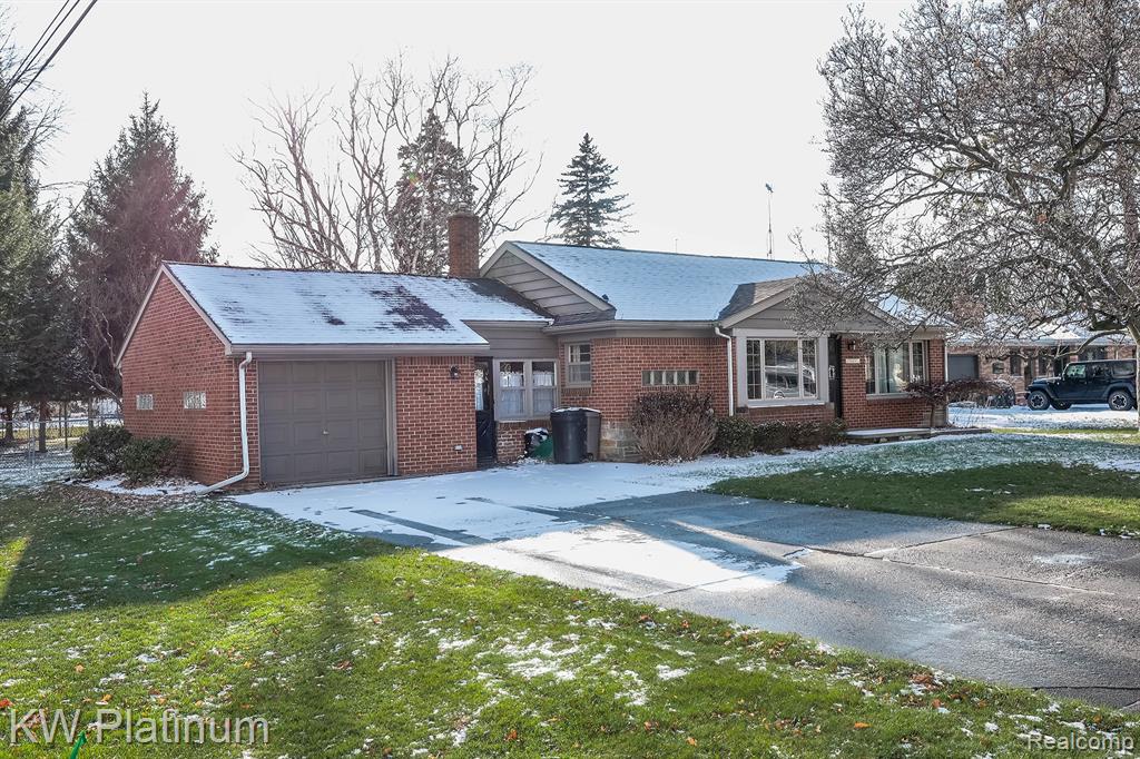 541 Cloverlawn Street, East China, MI — front exterior