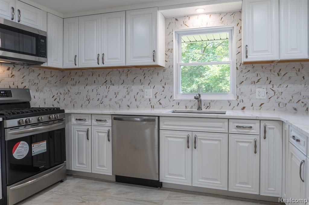 46236 SUNSET Street, Northville, MI 48167 — Photo 8