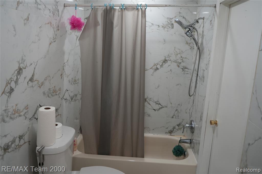 6426 Chase Road, Dearborn, MI 48126 — Photo 23