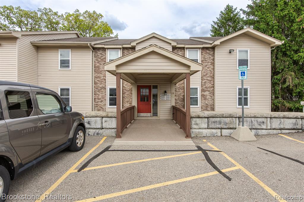 5078 Harbor Oak Drive, 40, Waterford, MI 48329 — front exterior