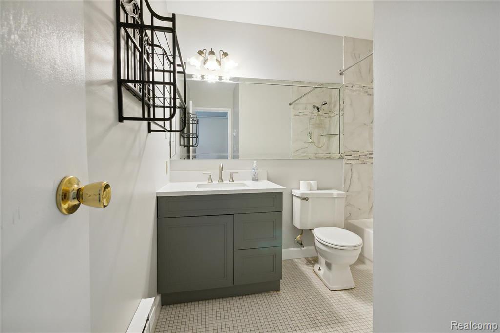 1802 COLONIAL VILLAGE Way, 2, Waterford, MI 48328 — Photo 6