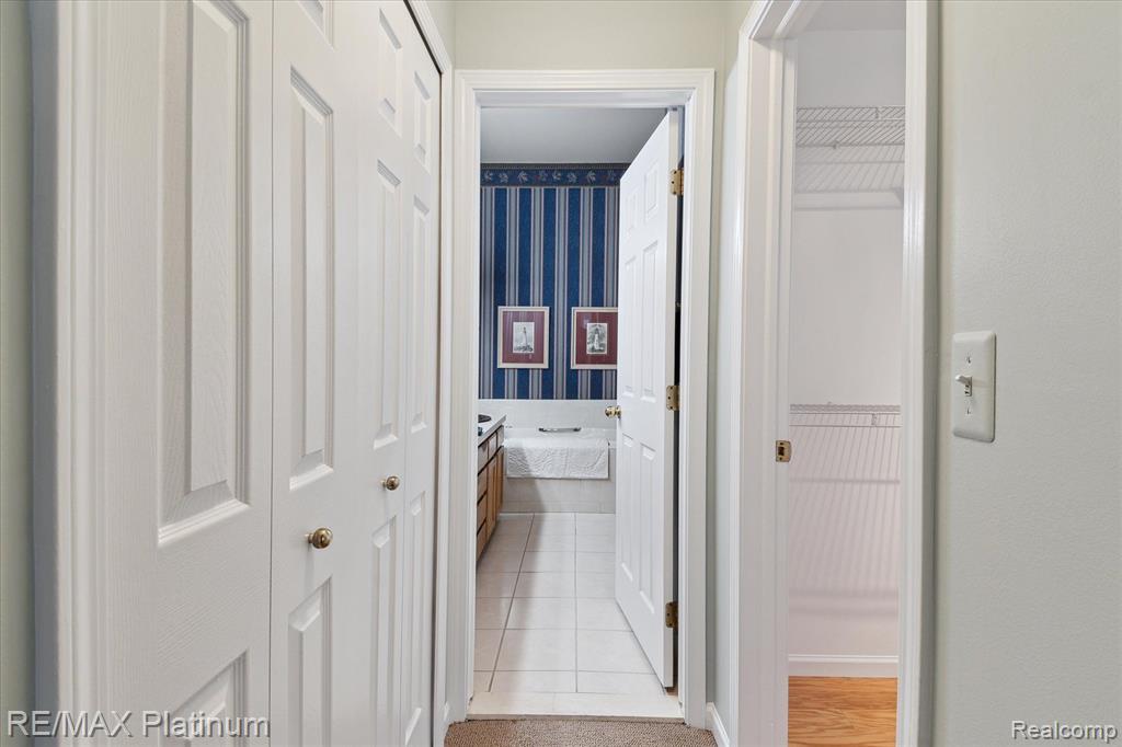 4823 FAIRWAYS Drive, Brighton, MI 48116 — Photo 26