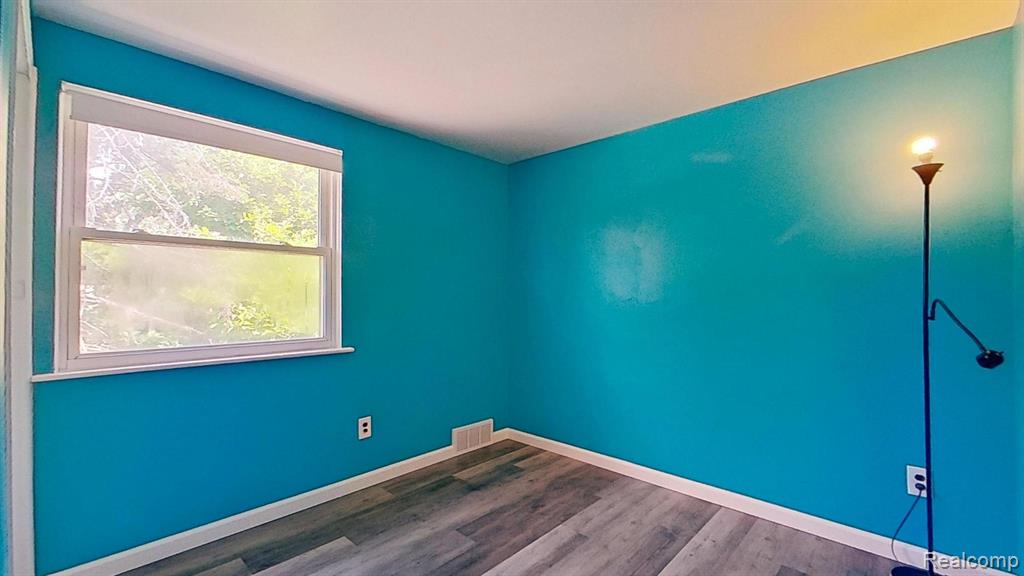8252 Tinkler Road, Sterling Heights, MI 48312 — Photo 24