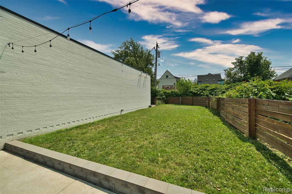 611 W Philadelphia Street, Detroit, MI 48202 — Photo 7