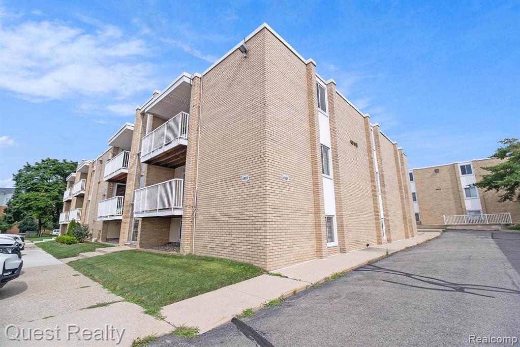 4905 CROOKS Road, B2, Royal Oak, MI 48073 — Photo 2