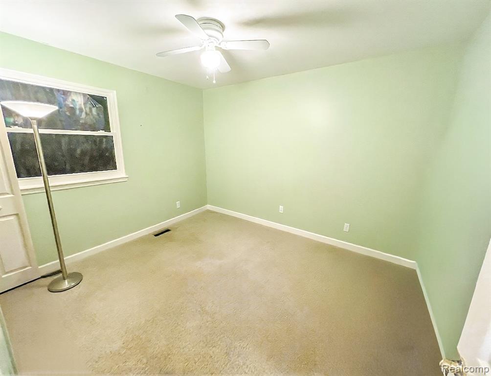 25646 Stanford Street, Dearborn Heights, MI 48125 — Photo 17