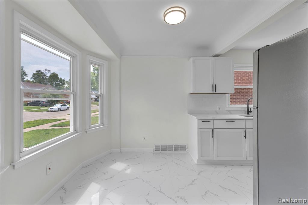 10015 Marion, Redford, MI 48239 — Photo 19