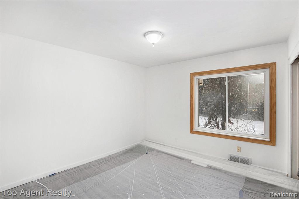 45945 N GRATIOT Avenue, Macomb, MI 48042 — Photo 14