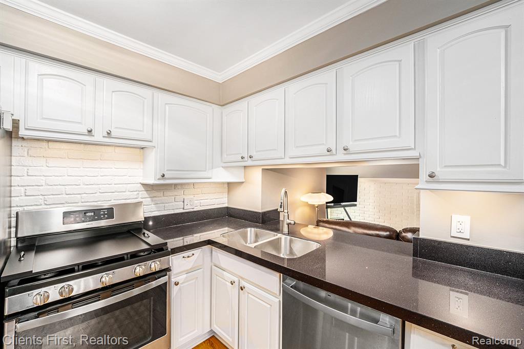 8451 Orhan Street, Canton, MI 48187 — Photo 4