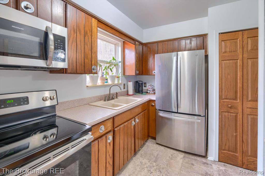 9370 Vienna Road, Otisville, MI 48463 — Photo 14