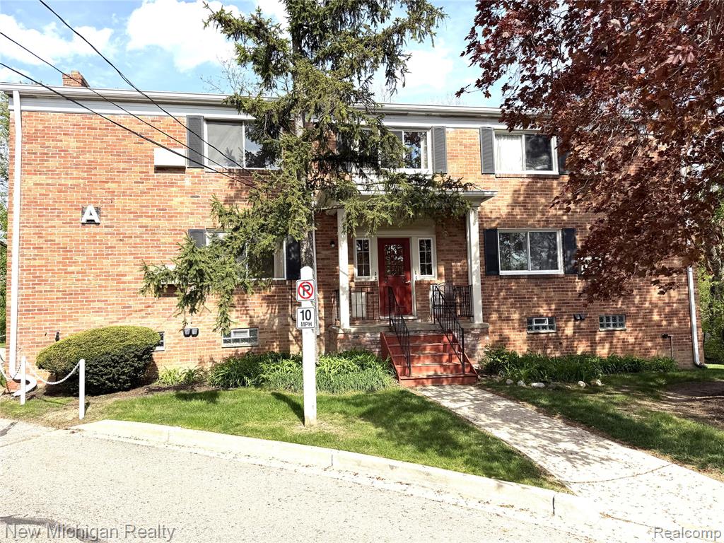 32718 Grand River Avenue, A4, Farmington, MI 48336 — front exterior