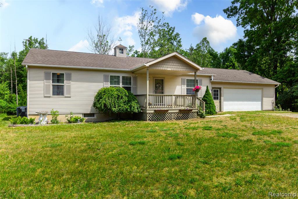 6137 East Street, North Branch, MI 48461 — Photo 4