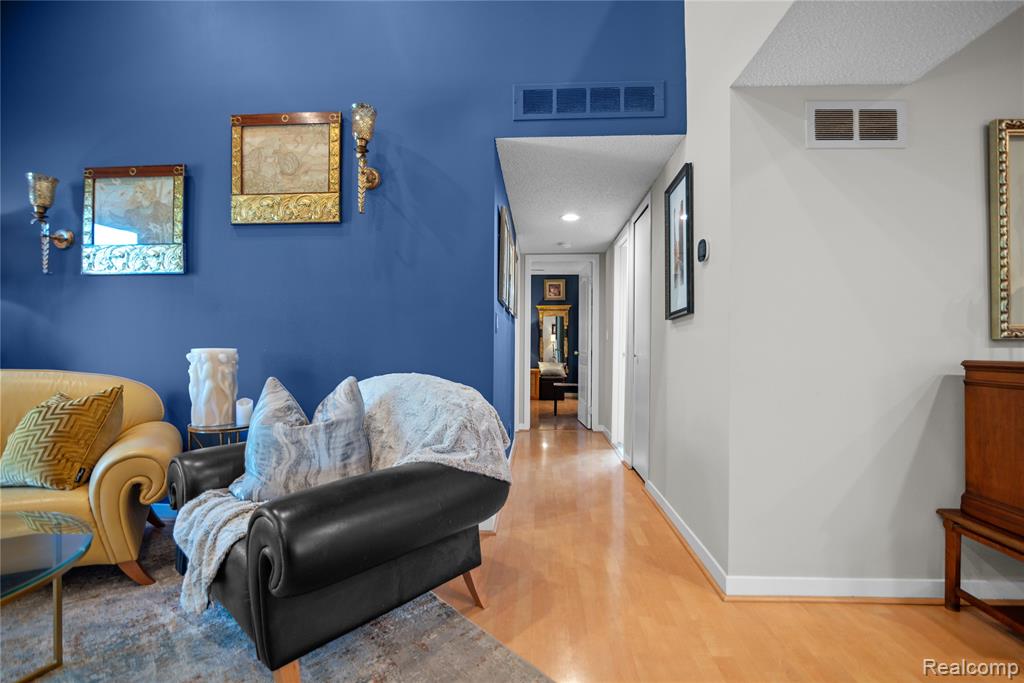 7975 Woodingham, West Bloomfield, MI — Photo 9