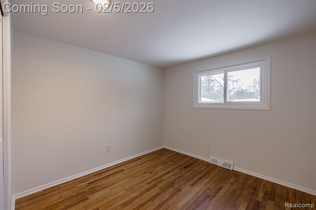 21123 Laurelwood Street, Farmington, MI 48336 — Photo 17