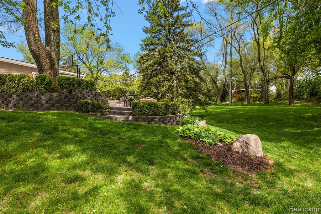 6491 HILLS Drive, Bloomfield Hills, MI 48301 — Photo 46