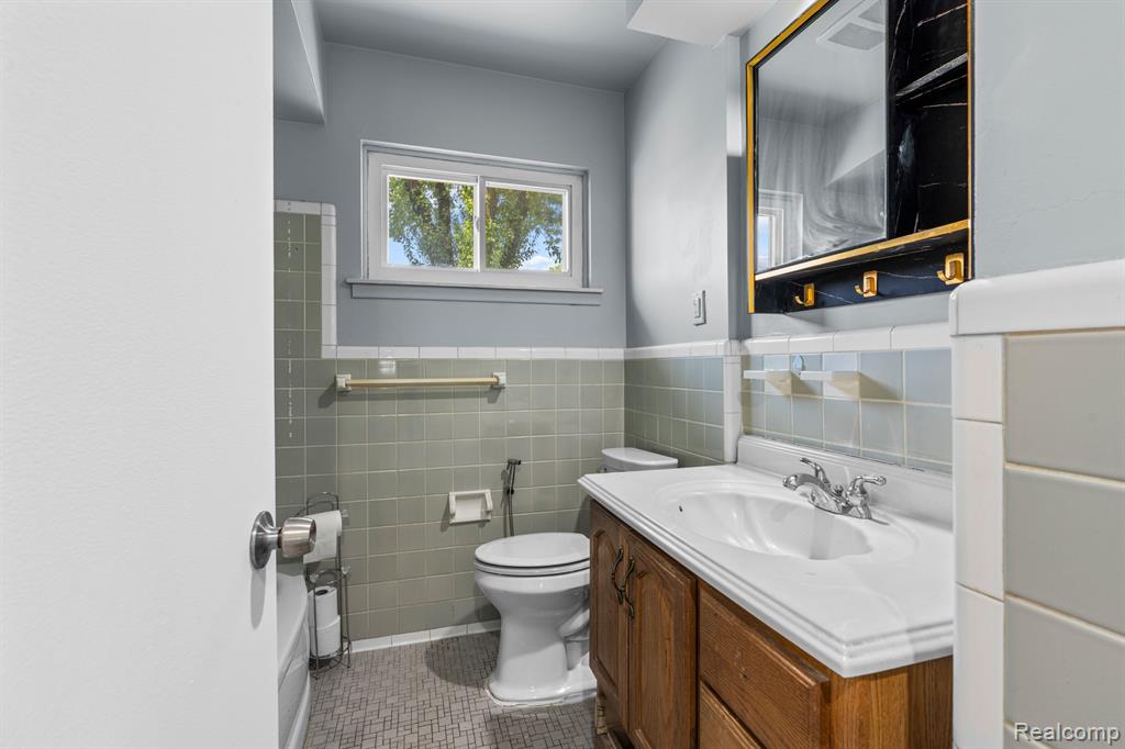 8631 WHITEFIELD Street, Dearborn Heights, MI 48127 — Photo 12