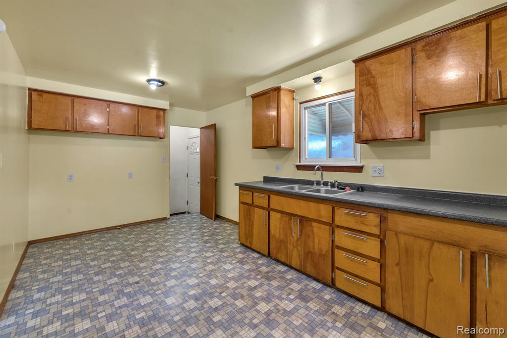 5320 Bedford Street, Dearborn Heights, MI 48125 — Photo 14