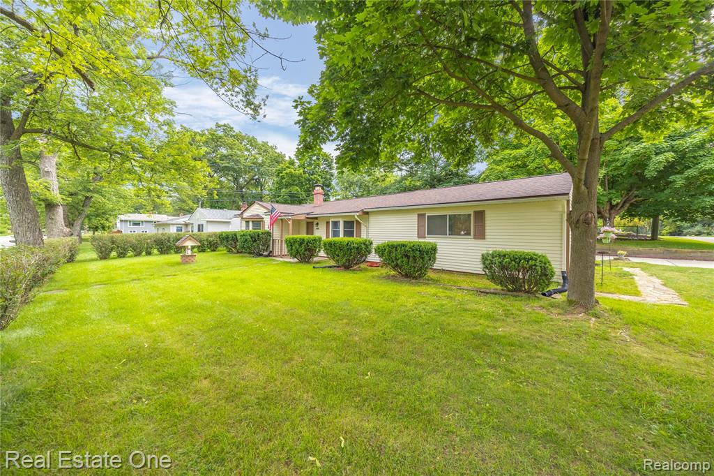 7241 Richardson Road, West Bloomfield, MI 48323 — Photo 34