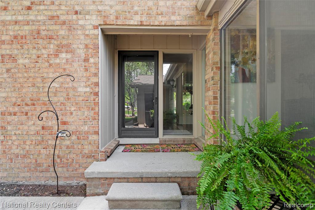 7103 Pebble Park Drive, West Bloomfield, MI — Photo 3