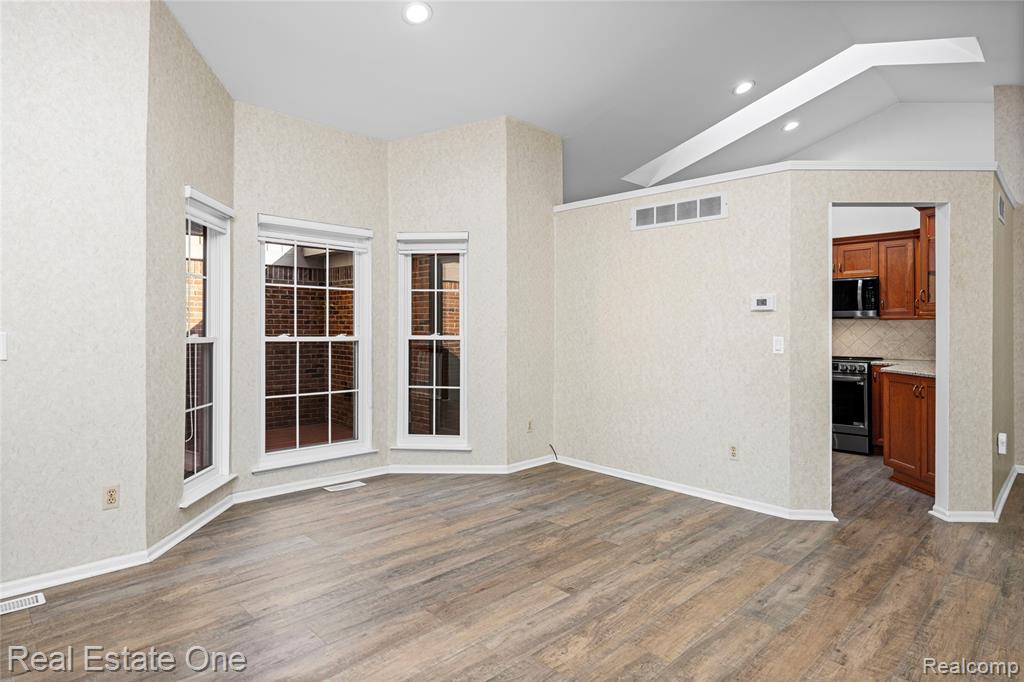 7332 Meadowridge Circle, West Bloomfield, MI — Photo 9