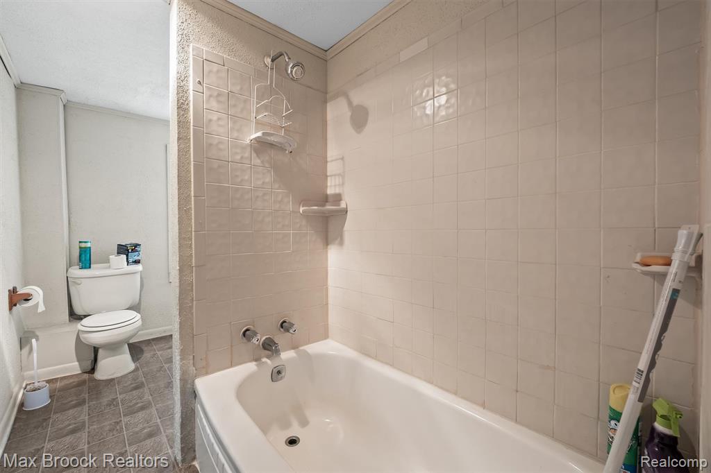 67 W Columbia Avenue, Pontiac, MI 48340 — Photo 17