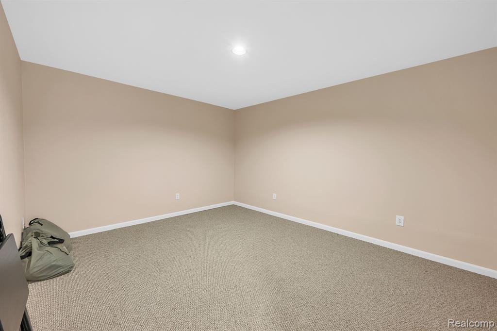 5039 LAGOONS Circle S, West Bloomfield, MI 48323 — Photo 32